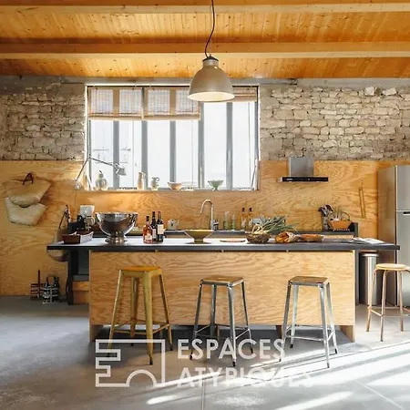 Loft Rehabilite Dans Ancienne Menuiserie A 1km De La * Le Bois-Plage-en-Re